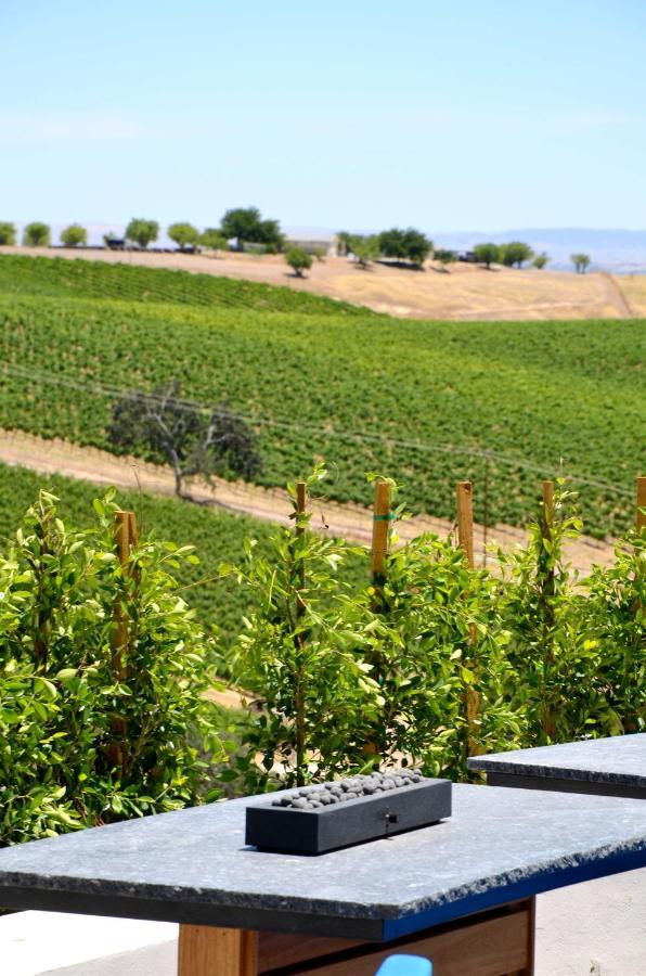 Sirena Vineyard Resort ปาโซโรเบิลส์ ภายนอก รูปภาพ