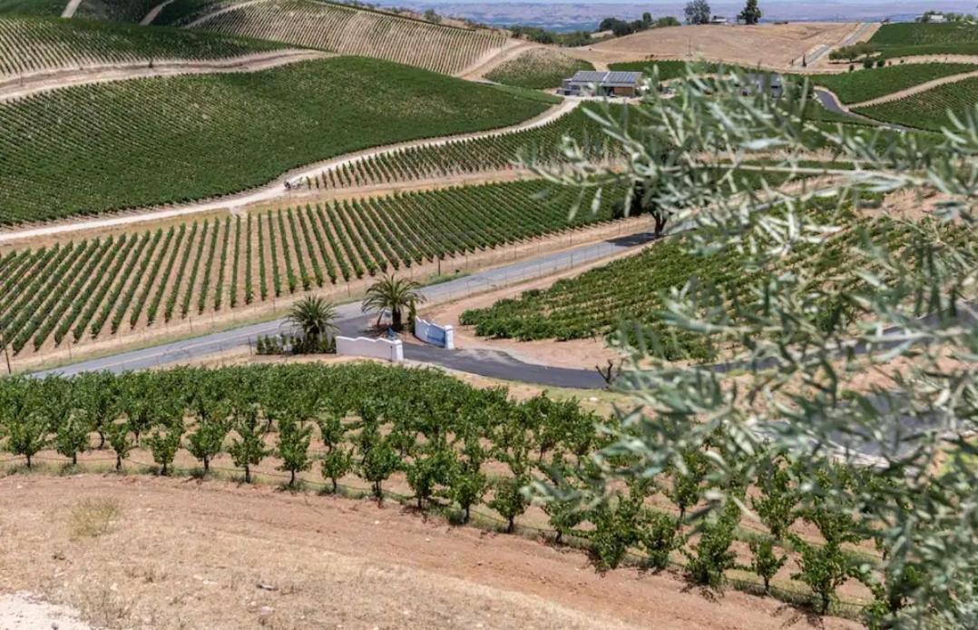 Sirena Vineyard Resort ปาโซโรเบิลส์ ภายนอก รูปภาพ